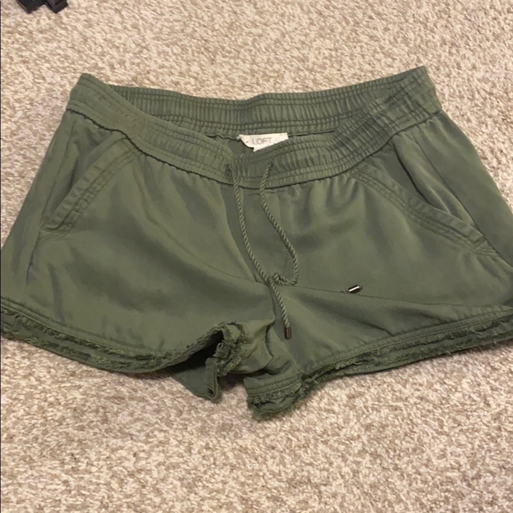 Worn twice. Loft Sz S olive green shorts